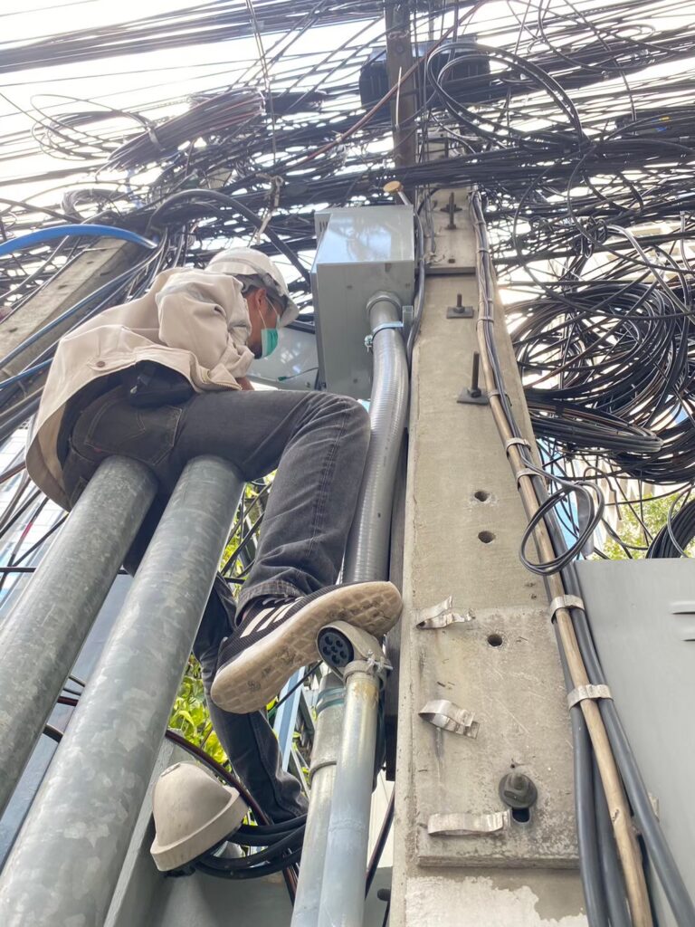 ติดตั้งตู้เบรกเกอร์เเละตู้มิเตอร์